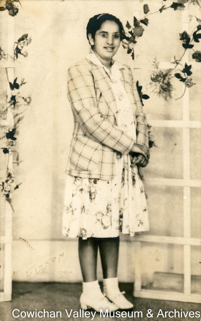 [Jindo Mayo wearing a floral dress posing for a photo]