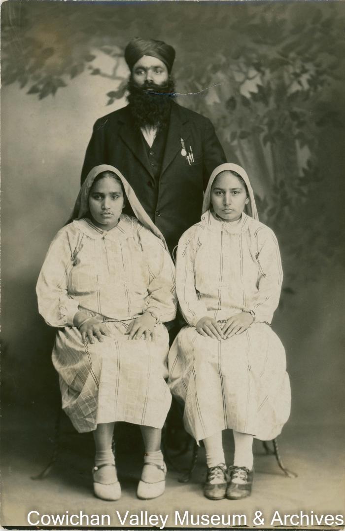 Mayo's older brother Ganea with his wife and wife of his younger brother Ganda