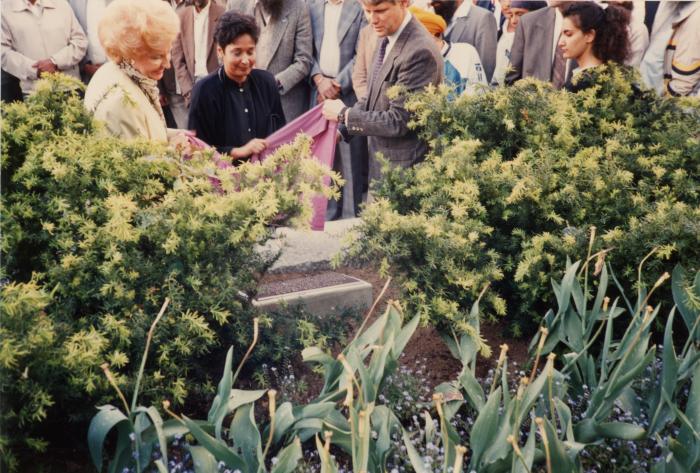 Plaque unveiling at Portal Park