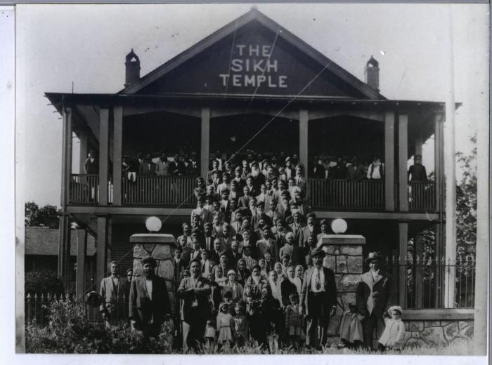 [Men, women and children in fromt of Hillcrest Temple]