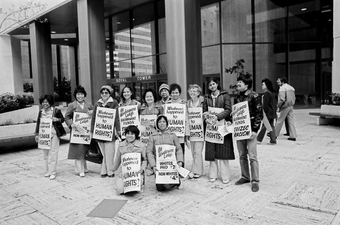 [Photo of The Hospital Employees' Union bargaining committee at the Windermere Lodge]