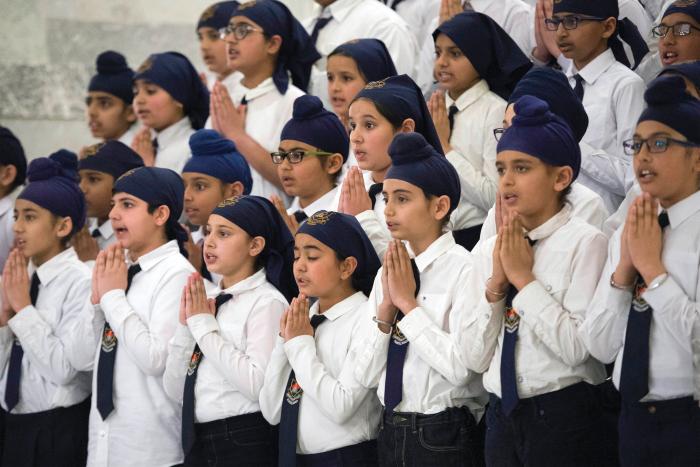 [Children's choir]