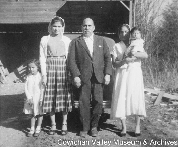 [Sundher Singh, Amor Kour, and children in front of car]